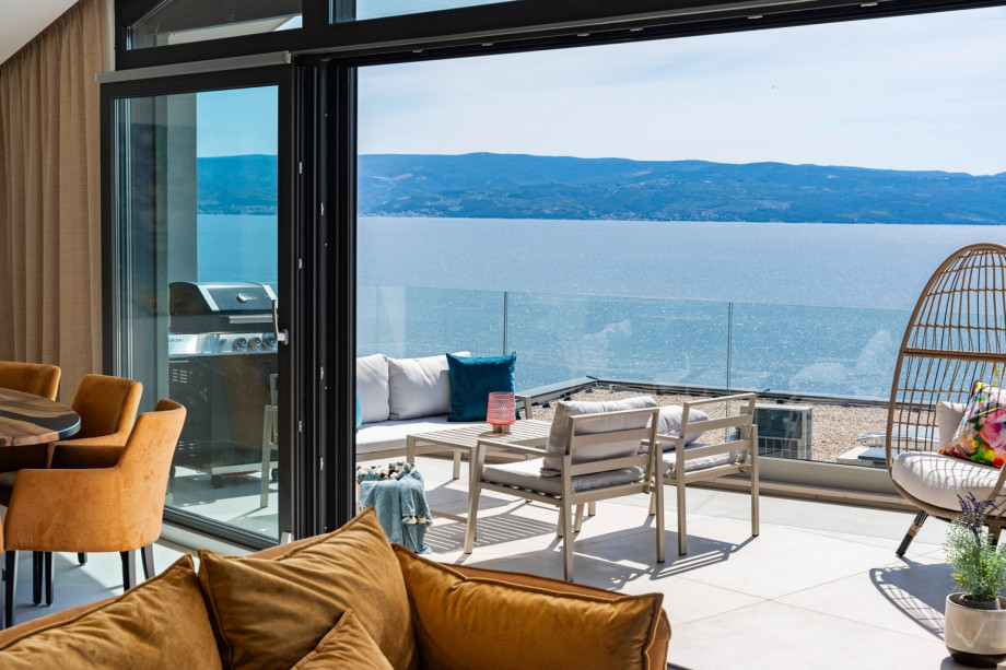 Very comfortable living room with a panoramic view of the sea