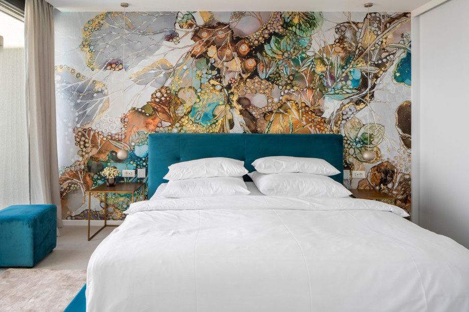 Bedroom NO1 with a 180 x 200 king size bed, TV, air-conditioning