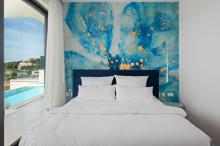 Bedroom NO3 with king size bed, direct access to the pool area