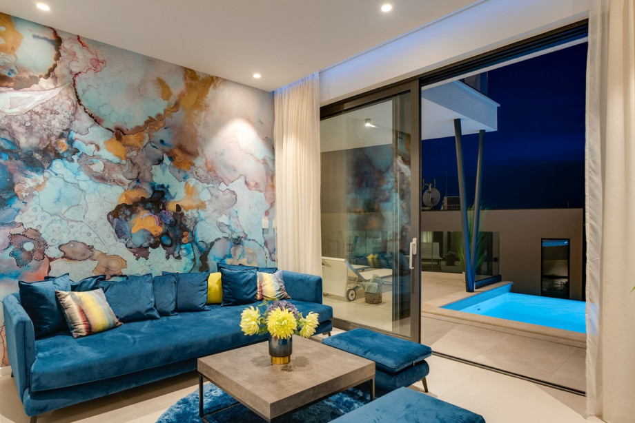 Second living area with direct access to the swimming pool