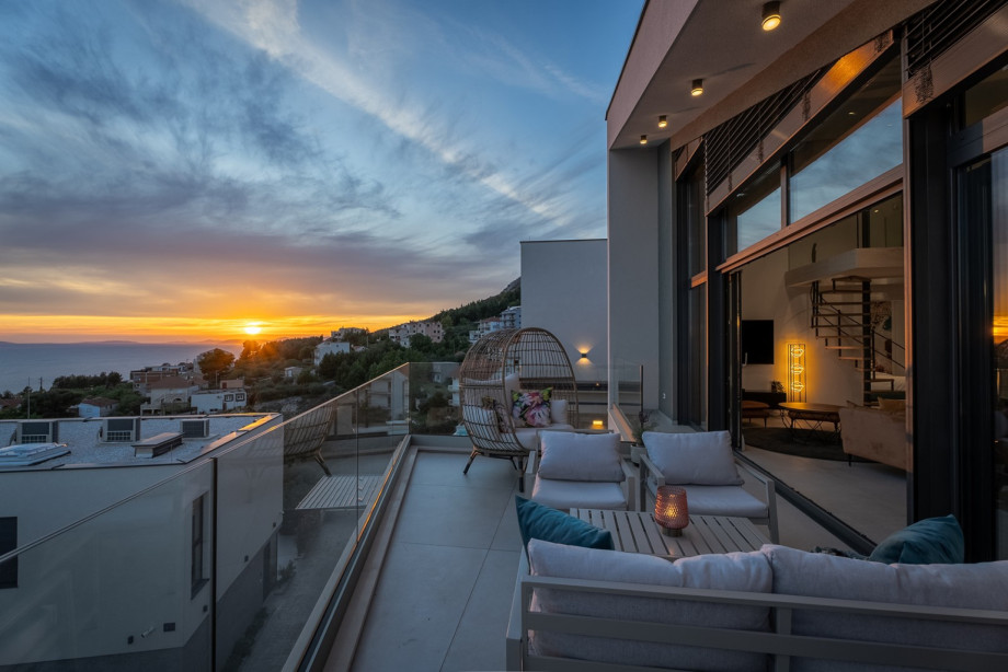 Three-bedroom villa with stunning views of the sea