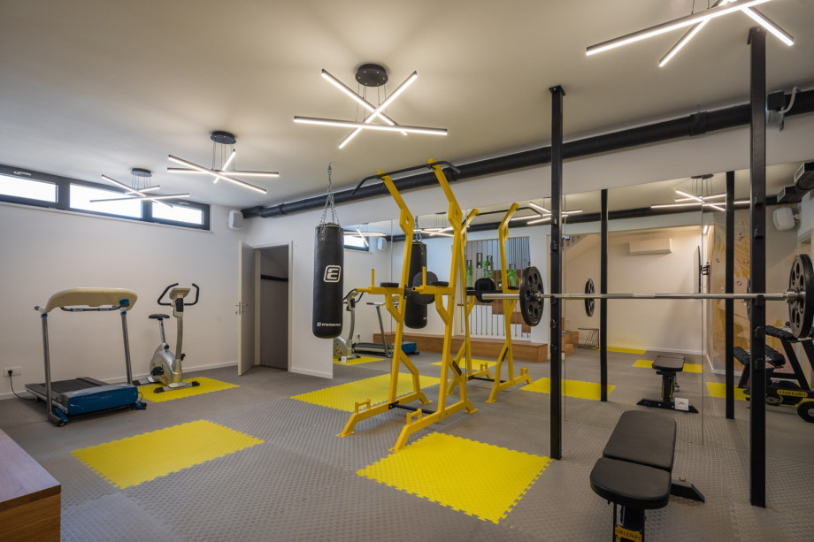 A fully equipped Gym (32sqm) with A/C