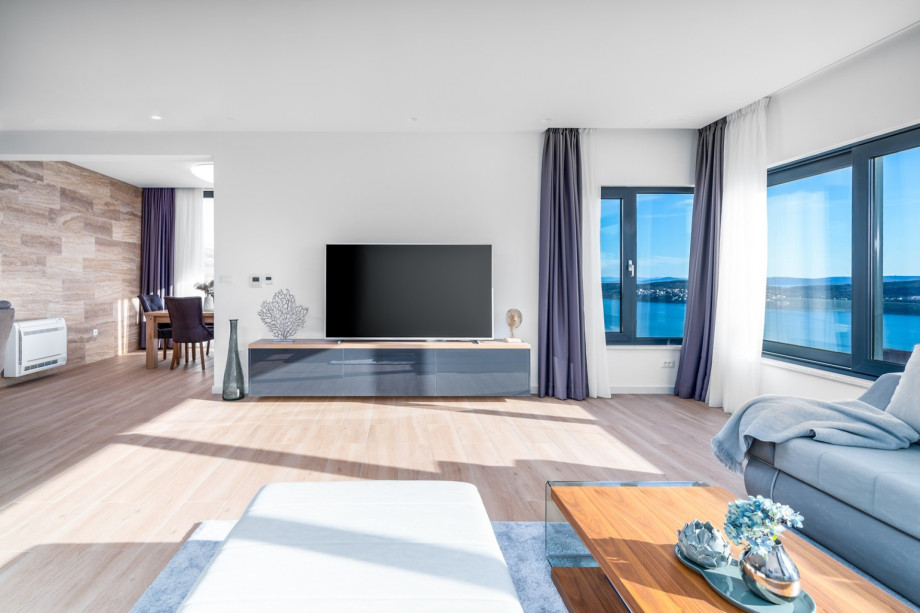 The living area is air-conditioned and has free WiFi, TV and fireplace.