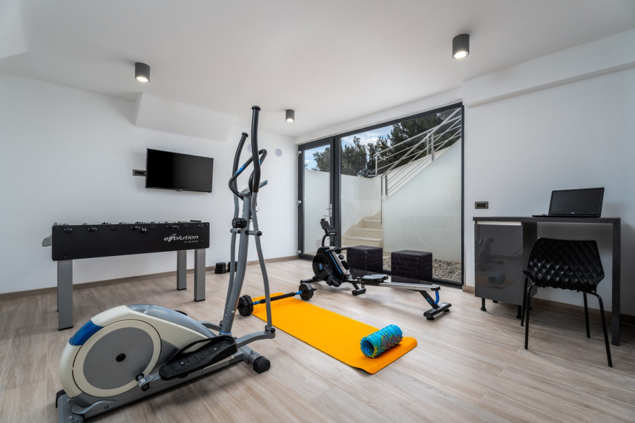 The outdoor staircase takes you down to the air conditioned Basement .