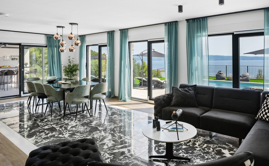 The ground floor offers a fully air-conditioned and very comfortable and stylish living and dining area