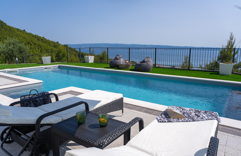 Relax and enjoy a glass of wine on hot summer evenings