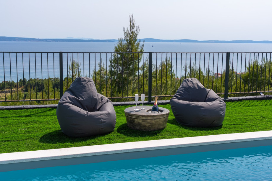 We offer you a beautiful view of the sea and nearby islands from a comfortable armchair.