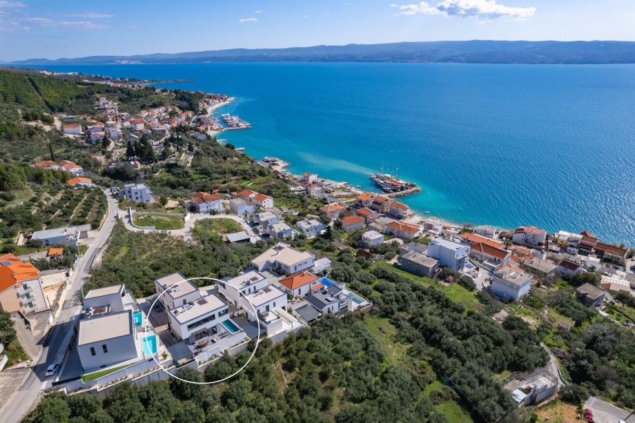 Located in Krilo - Jesenica only 2 km away from the beach