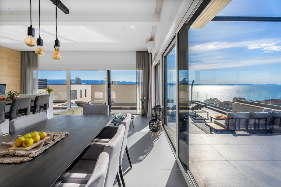 Large glass walls connect the villa’s interior with the exterior so you are directly connected to the sunbathing area