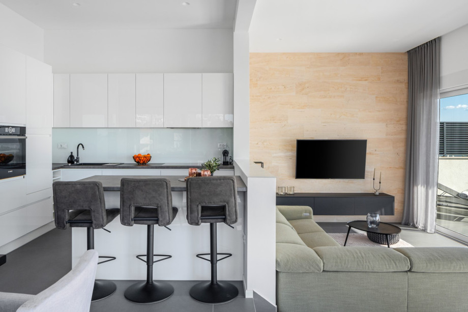 A fully equipped kitchen with all the appliances you need for a comfortable stay