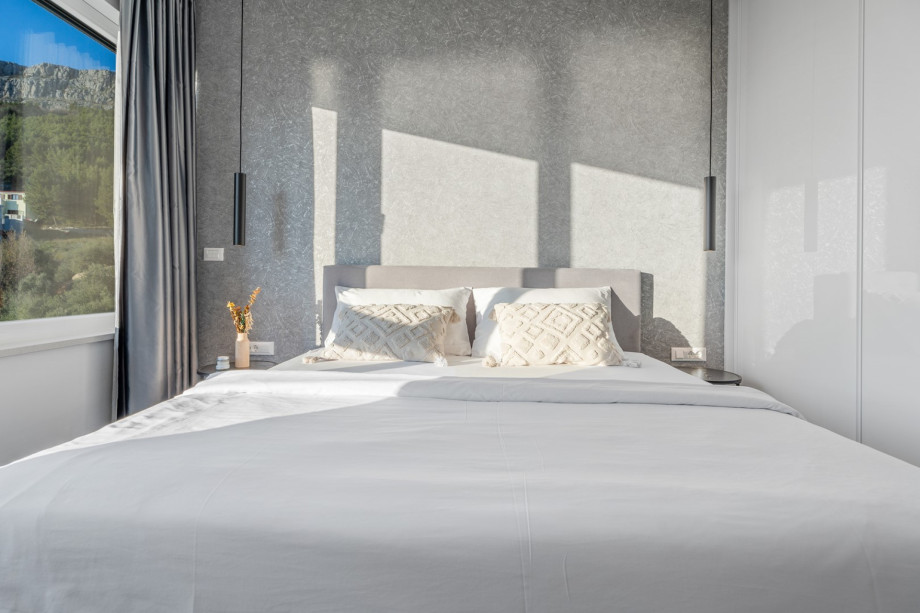 Bedroom NO2 (13 sqm) with a king-size bed 180cm ×200cm, A/C, TV