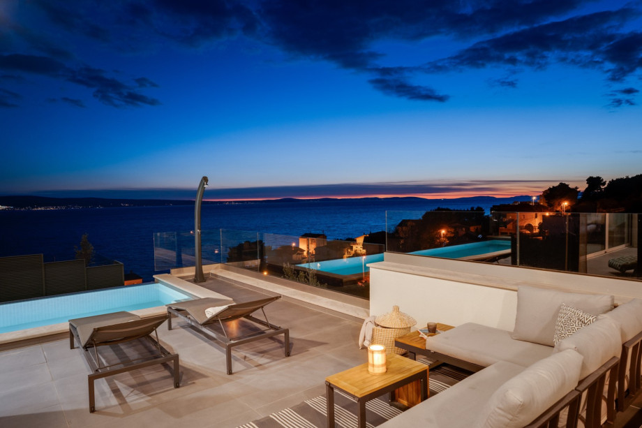 Enjoy a great mountain landscape, and sea view