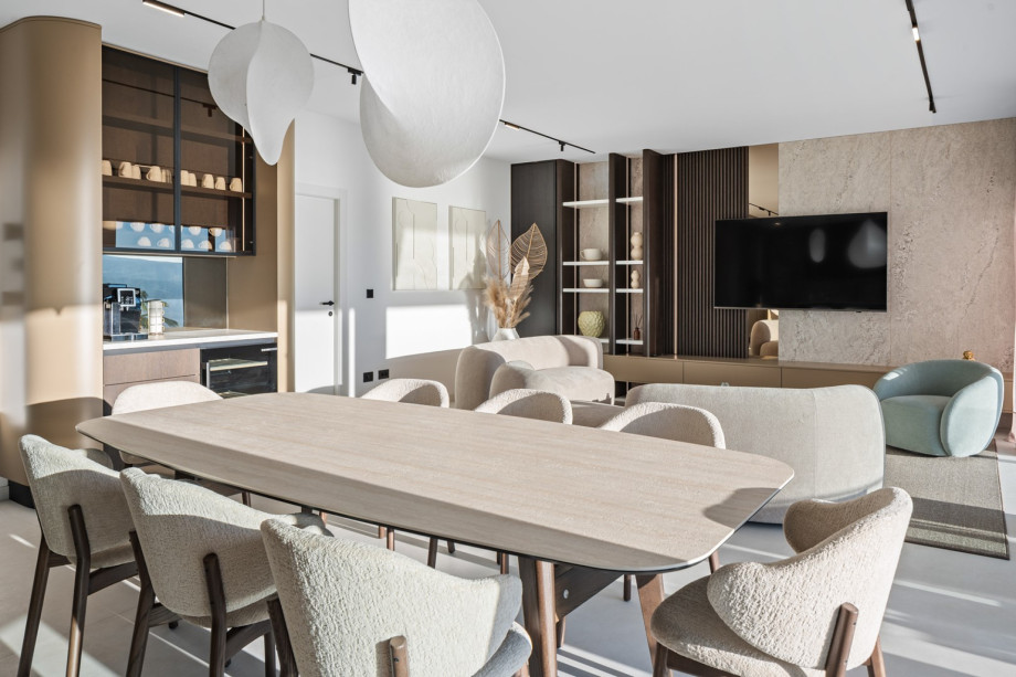 This light-filled space is home to the stylish dining table and is adjacent to the living area, which is located at the pool level.