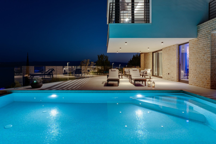 Newly built and modern property with a beautiful view of the sea and mountains