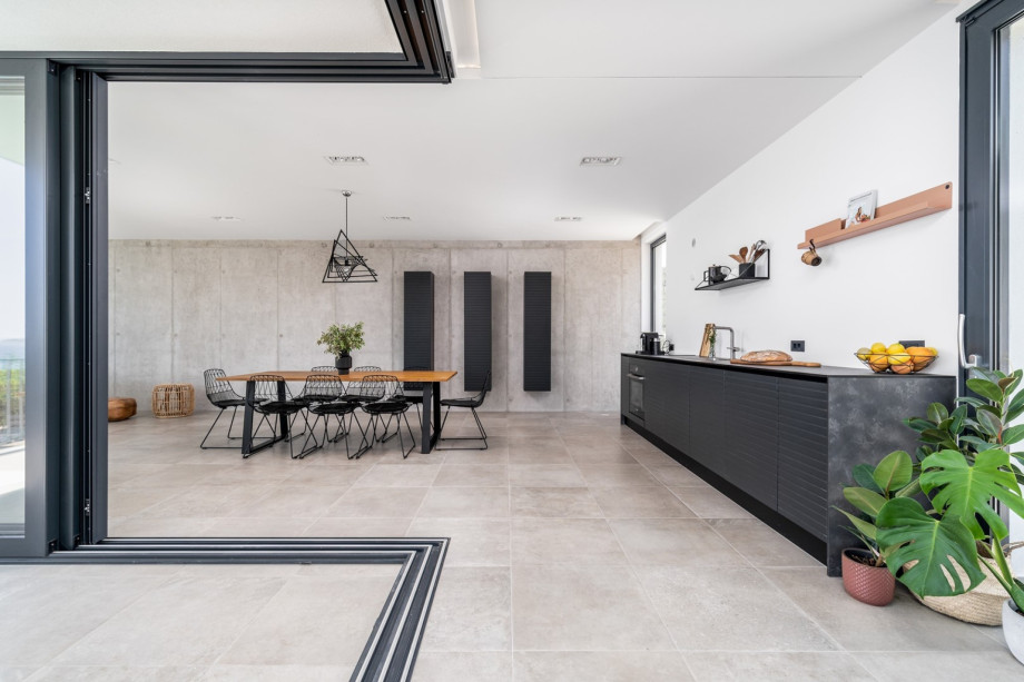 dining area for 8 people and a fully equipped kitchen