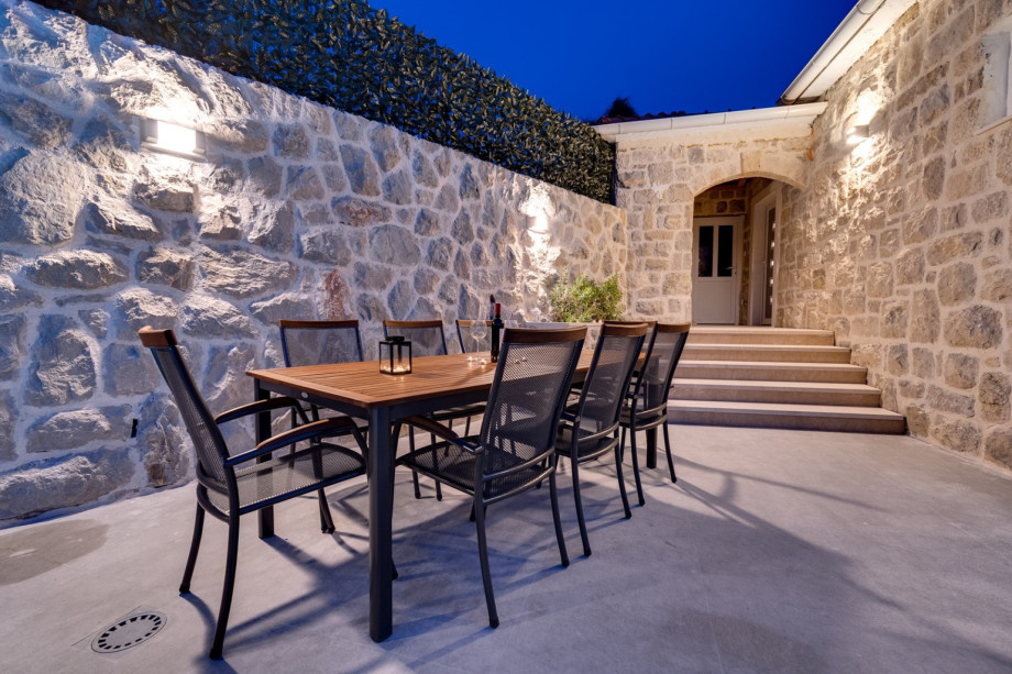 The outdoor area (West orientation) includes a spacious sun deck area with 8 lounge chairs