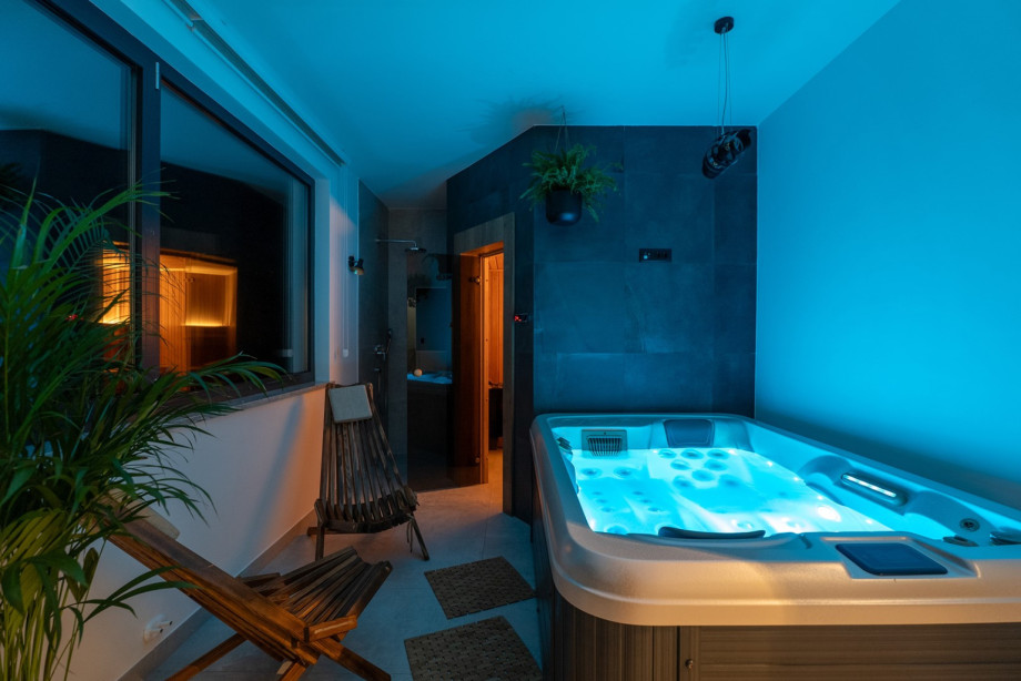 The spa area with a sauna and jacuzzi is the perfect spot for a relaxing