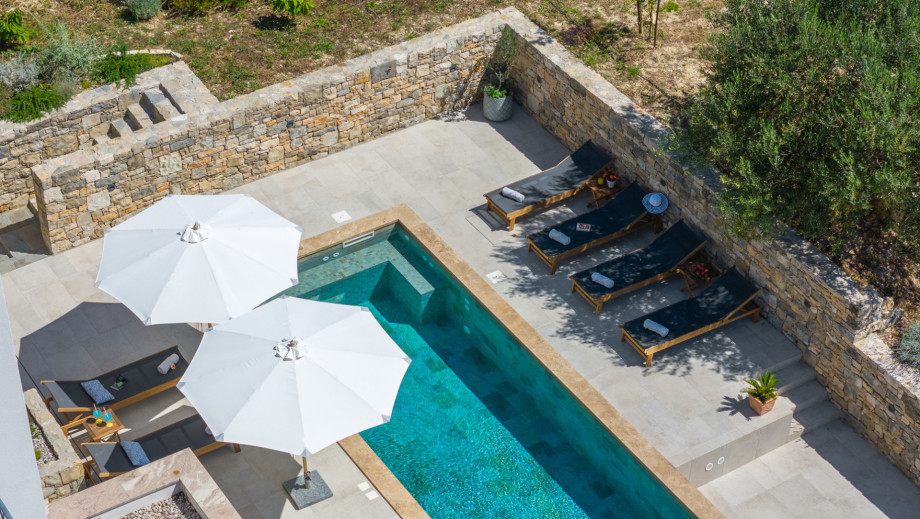 Aromatic plants around you is a dream for someone who appreciates simple, yet elegant spaces.