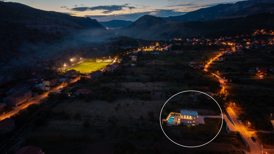 Night view of Villa Agrosa illuminated in the quiet village of Srinjine, just 17 km from Split.