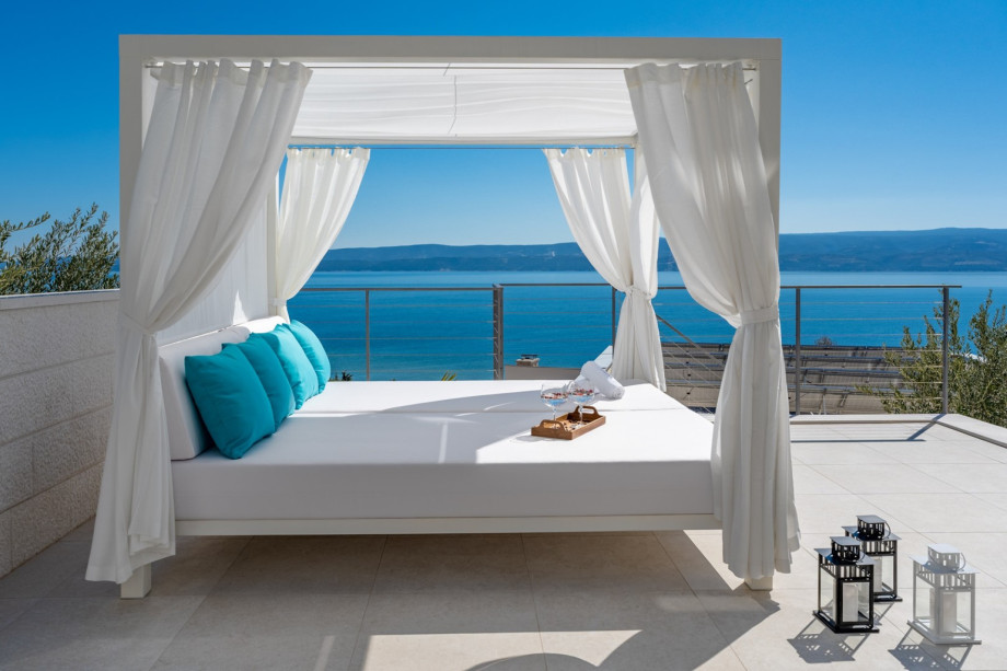 Fantastic baldachin, for only your relaxation time.