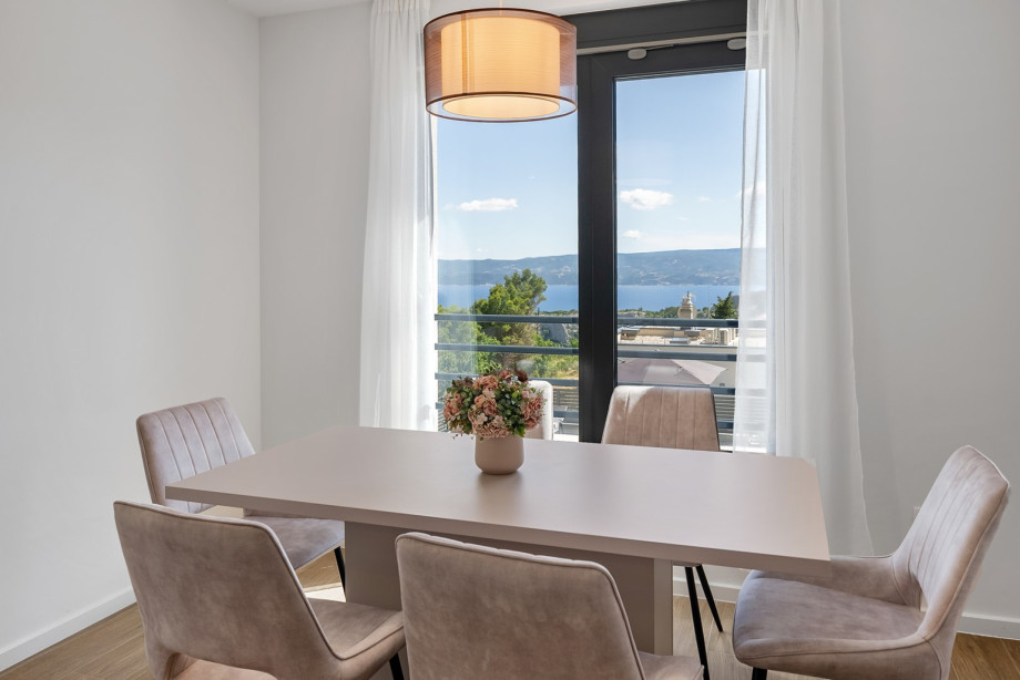 The dining area and kitchen are very bright and very pleasant.