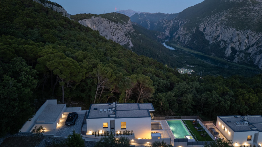 Enjoy the beauty of the landscape and the breathtaking views of the mountains and the Cetina River