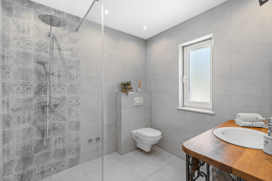 En-suite bathroom for bedroom No.2