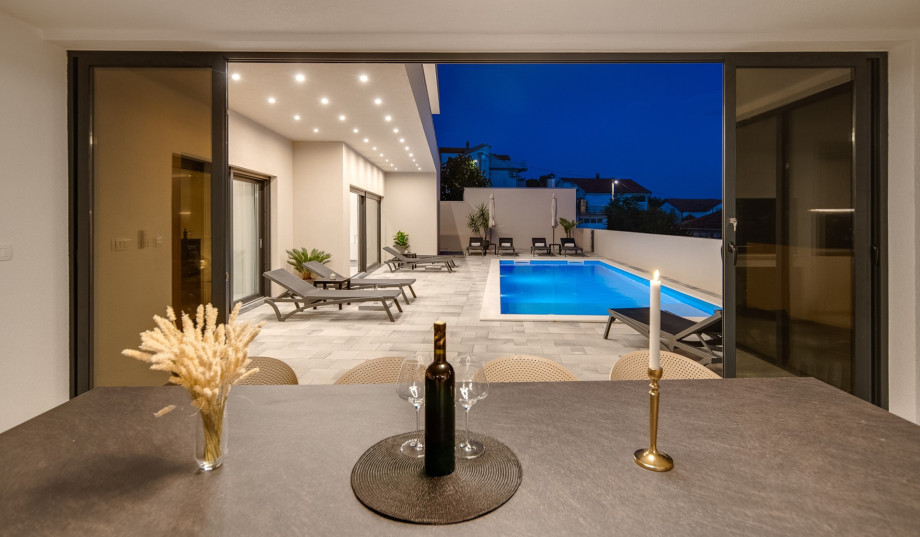 Outdoor area equipped with a traditional wood and charcoal grill, ideal for evening gatherings