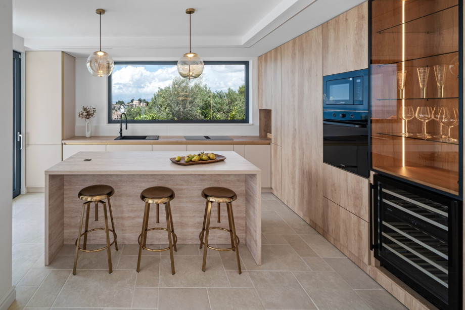 A fully equipped kitchen that has all the amenities you need for your culinary expertise