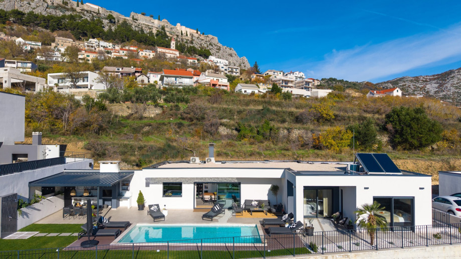 Exterior view of the newly constructed villa on its 500 sqm plot, below the historic Klis Fortress.