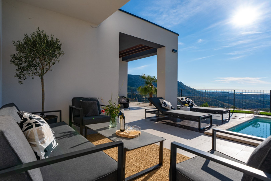The outdoor lounge corner and sun loungers on the terrace with spectacular Split and sea views.