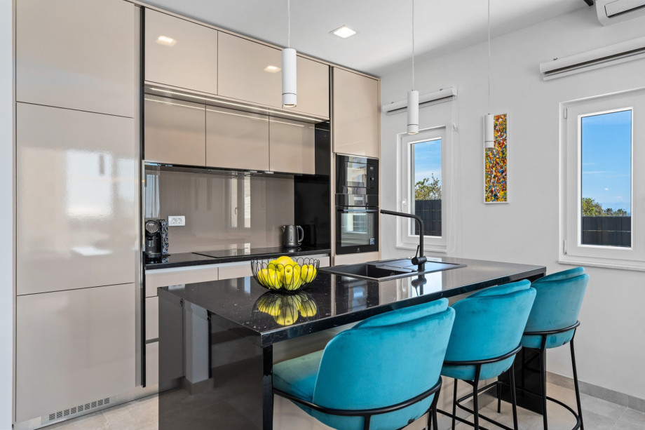 The living area and kitchen are very bright and very pleasant.