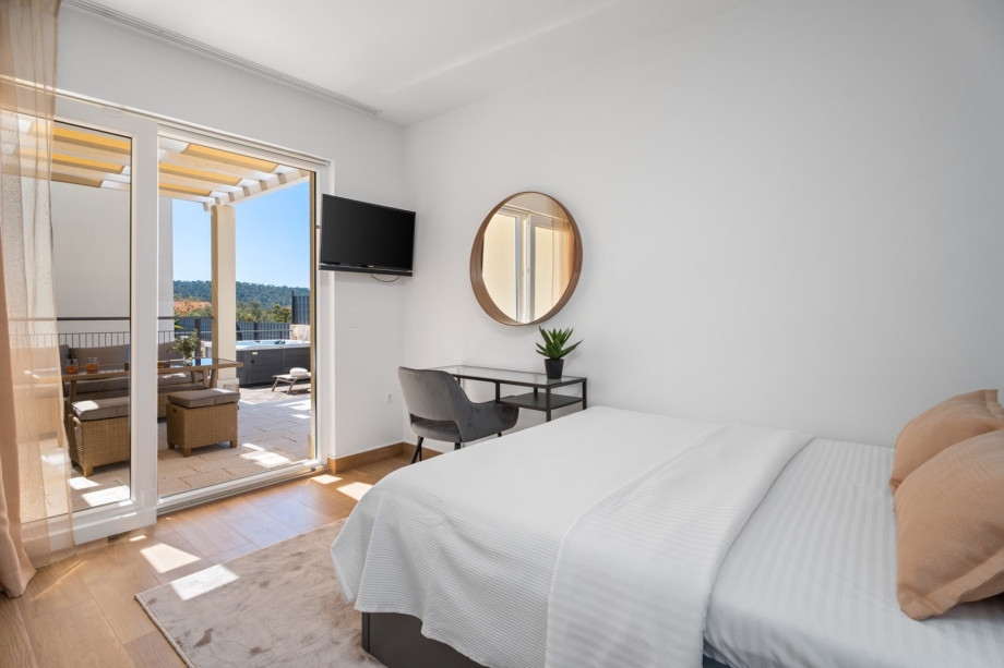 Bedroom NO1 (14 sqm) with a TV, air-conditioning, and a shower.