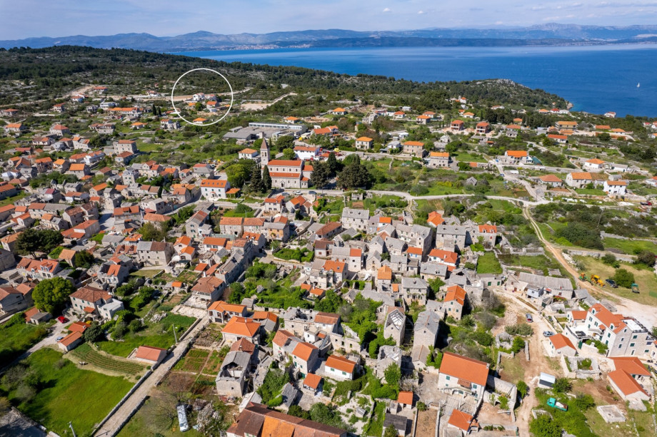 Villa Ora is located on the island of Šolta in Grohote