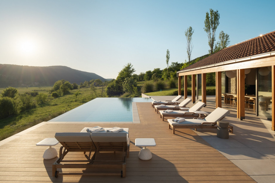 A generous 70 sqm private heated pool offers stunning views of the surrounding landscape and untouched nature.