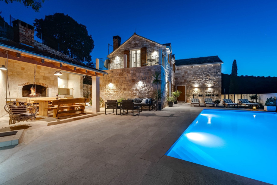 Villa Ani offers a private and heated 30sqm swimming pool with a no-Chlorine system.