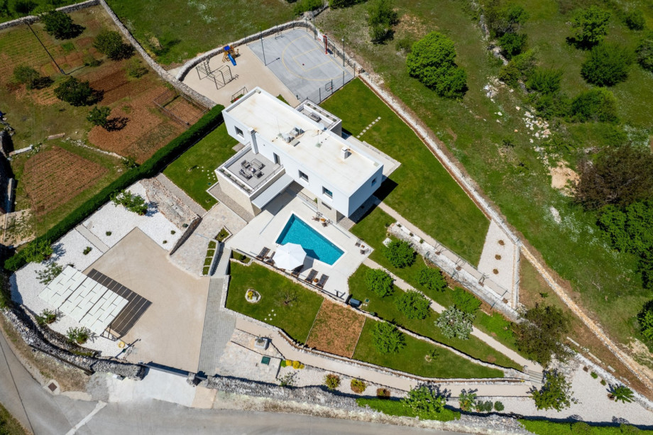 elegant exterior and interior, the villa boasts a truly urban appearance