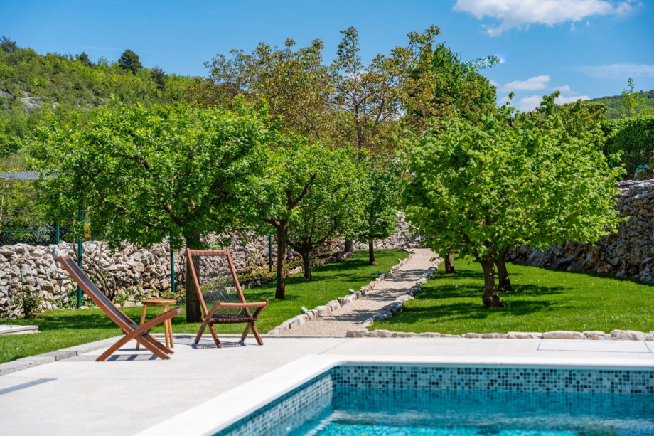 A basketball court, a mini football field and a training ground for street workouts with various equipment.