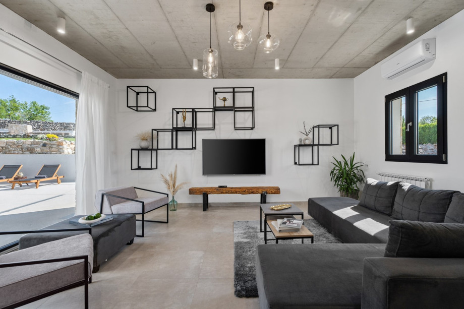 3 Bedrooms, 3 Bathrooms, 1 Toilet, Free Wi-Fi, A/C, TV