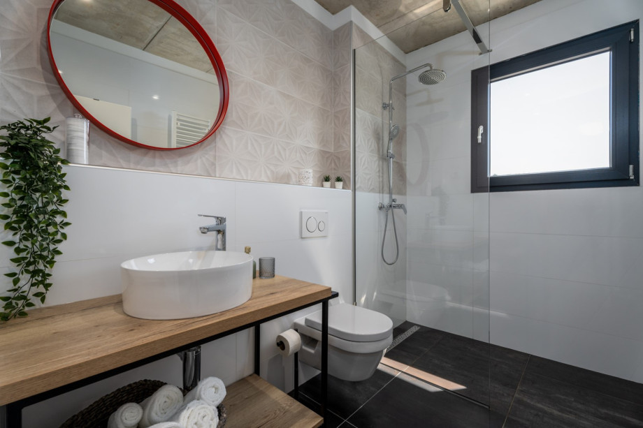 en-suite Bathroom with shower