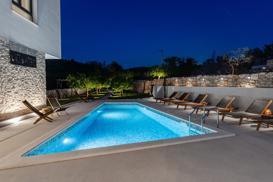 spacious outdoor area, here you can enjoy the evenings