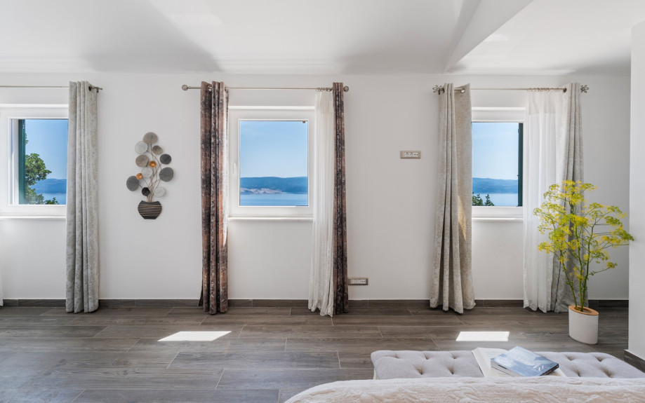 Breathtaking and expansive views of the sea as well as a very quiet environment perfect for your well-earned relaxing vacation