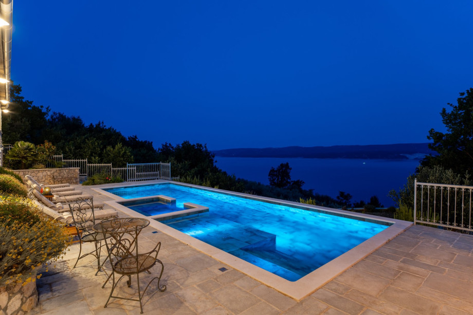 There is attached whirlpool with the same water (same temperature as the pool),