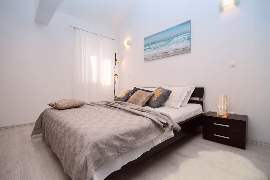 Master, king size bedroom with en suite bathroom.