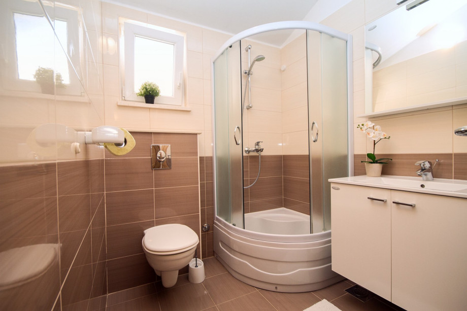 En suite bathroom for bedroom No.1