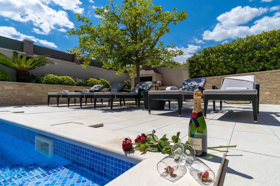 Private, heated 8x4m pool with 8 comfortable lounge chairs and outdoor furniture