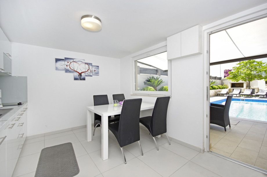 Fully equipped summer kitchen with a toilet, next to the pool