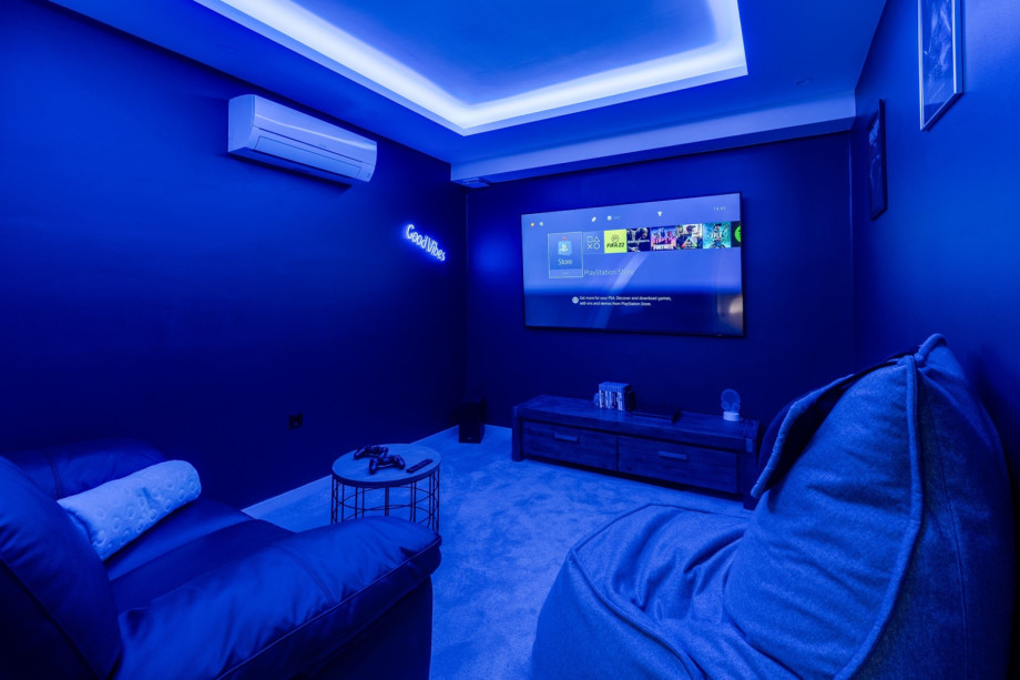 Playroom located next to the spa area, on the pool level