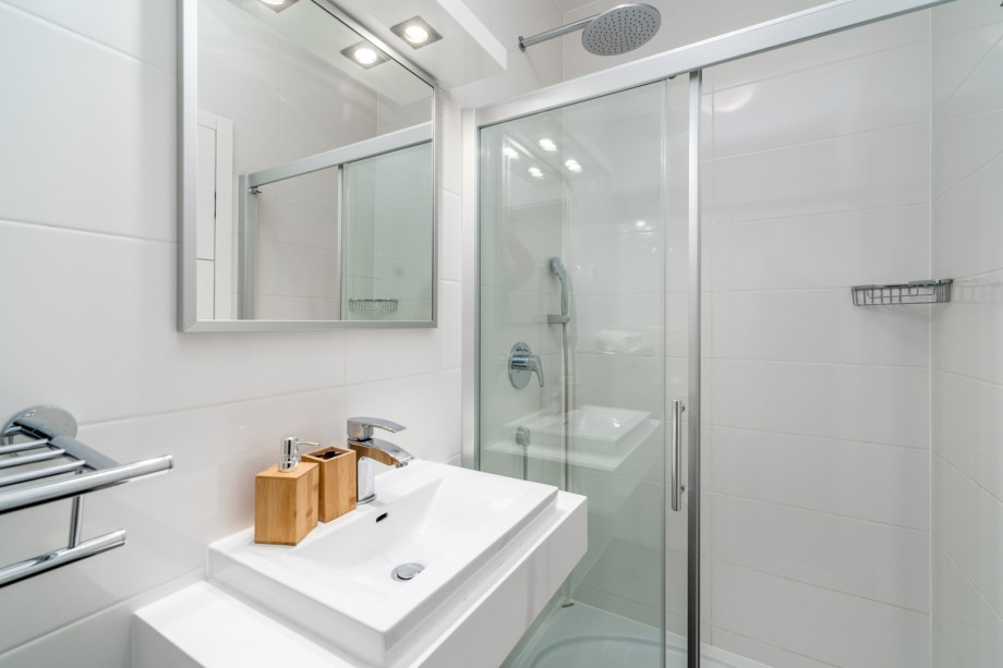 One of the 6 family bathrooms with a shower, Bedroom No.6