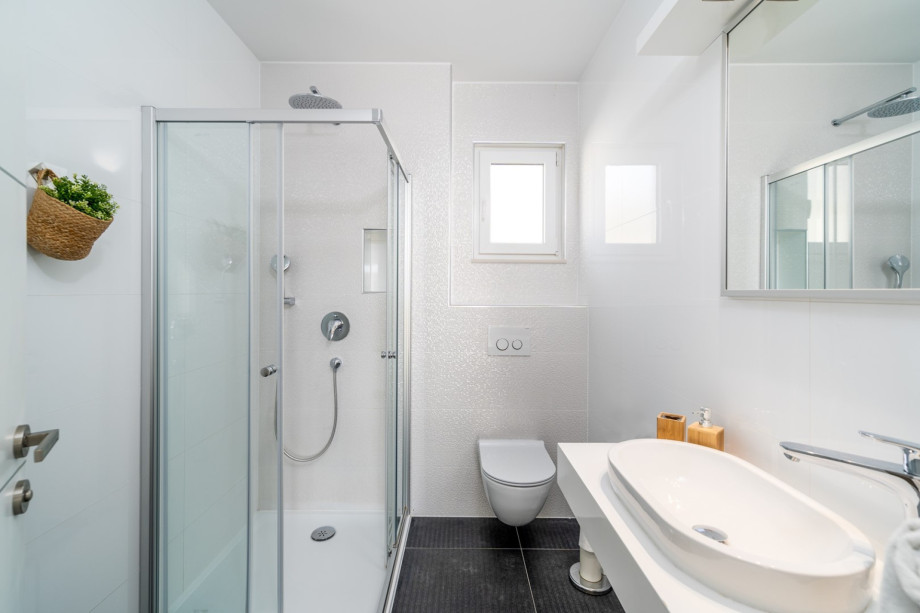 One of the 6 family bathrooms with a shower, Bedroom No.5